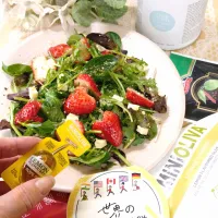 にゃんぺこさんの料理 🥗🍓苺と春菊の春サラダアレンジver.🍓🥗|fumiさん