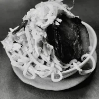 小ラーメンにニンニクアブラ、ナフサ抜き|ichiさん