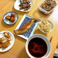 さばの塩焼き、たけのこの赤だし、ちくきゅう、鶏の唐揚げ、れんこんのピリ辛炒め、きのこのマリネ、油揚げとたけのこの炊き込みご飯。|くろーぶやんさん
