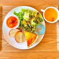 カフェでキッシュプレート|akopeko ◡̈⋆さん