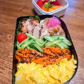 Snapdishの人気料理写真:🐔焼き鳥弁当