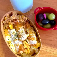 エビフライ卵とじ🍤　春雨スープ🥣　🍇|JKお弁当さん