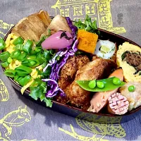 穴子めし、ヒレカツ、鮭の粕漬け、牛しぐれ煮入り出し巻き卵、えびしゅうまい、ピスタチオチーズ入りちくわ、カボチャ|めみさん
