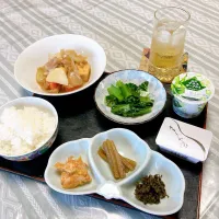 grandmaの晩ごはん☆ 今夜は肉じゃが…
小松菜の昆布茹…
香の物､三種
柚子酒で頂きます|kaoriさん