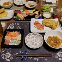 焼豚炒飯、麦茶、練乳かけ手作りミルクココアゼリー、訳あり白桃缶詰、ばらちらし寿司、握り寿司、穴子天、蓮根天、紅生姜天(夕飯)|enarinさん
