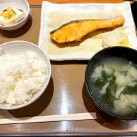やよい軒　銀鮭の塩焼定食|四天王さん