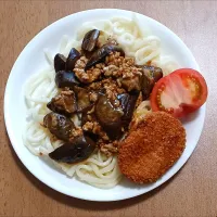 麻婆茄子うどんにコロッケとトマト|ナナさん
