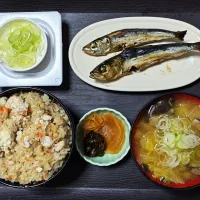 今日の朝ごはん（ショウサイフグの炊き込みご飯、めざし、納豆、白菜と平茸のみそ汁、味噌漬）|Mars＠釜飯作り研究中さん