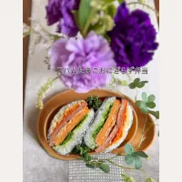 5/15❤︎私のスパムたまごおにぎらず弁当🌱
（焼肉タレたまご焼き）

＊ お昼ごはん
＊ 私弁当
＊ スパム
＊ たまご焼き🥚
＊ 人参ナムル
＊ 中華めかぶ
＊ スパムおにぎり|Makinsさん