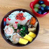 海老焼売🦐煮物🥚ほうれん草とベーコンの炒め　🍇|JKお弁当さん