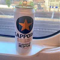 drinking「サッポロ生ビール  黒ラベル」inのぞみ456号　急遽、この土日、藤沢のはやとのところに行かなければならない事情が生じ、退社後、名古屋駅に駆けつけて、のぞみに乗って一息ついたところでプシュッ🍺