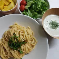 ☆夕飯☆タラコスパゲティ、サラダ、ブロッコリーポタージュ、パイナップル|ｼｮｺﾗさん