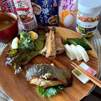 Snapdishの人気料理写真:誤差ありお弁当⬅️まなまなちゃん風and私のお昼頃も誤差あり〜😆✨