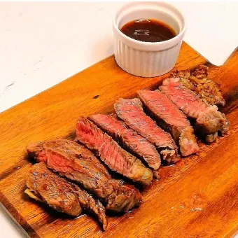 Snapdishの人気料理写真:【安い肉を高級ステーキ🥩に激変させるコツ🎯】～焼き方編👆