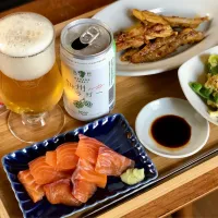 九州ラガー🍺サーモン刺身、せせりカレー焼き、スナップエンドウと卵のサラダ、杏仁豆腐苺|マユマユさん
