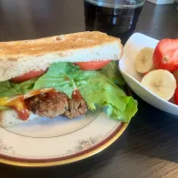 ハンバーガーとフルーツ ドリップコーヒーと共に|tatsuponさん