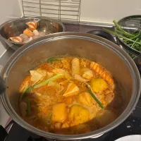 今大人気の麻辣担を娘達が作ると言う事で、材料から買ってきて、なんかお店の感じみたいです。材料買うだけで、私は疲れた😢|tamemitiさん