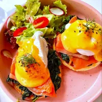 Brunchtime w/ Tasty Eggs Benedict w/ Smoked Salmon 🥚🐟🥗🤤|An'leeさん