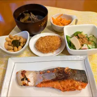 ☆明太子鮭　☆酢の物　☆昆布豆　☆おからコロッケ　☆キャロットラペ　☆舞茸すまし汁|chikakoさん