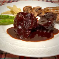 牛肉の赤ワイン煮込み