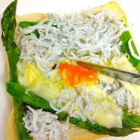 アスパラとしらすの卵チーズトースト