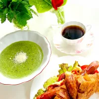 クロワッサンサンド🥐とたんぽぽポタージュ^ - ^幸せ朝ごはんです🥰|HAMI69さん