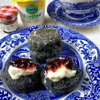 竹炭スコーンのクリームティーセット|紅茶とお菓子と時々ごはんさん