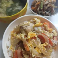 ☆夕飯☆親子丼、味噌汁、金平ゴボウ|ｼｮｺﾗさん