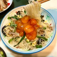 あっさりビーフンにエビチリを乗っけて。|Takeshi  Nagakiさん