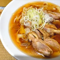 【夏季限定】
【食べログ TOP 5000 選出店】 
手打 親鶏中華そば 綾川 
冷やし親鶏中華そば (980円) 
＋親かわ (別皿、50円) 
＠恵比寿5分 
(JR渋谷駅から徒歩24分)
226131
〈醤64塩23噌󠄀8タ5出12F4冷5チ3混3つ2担1沖1〉