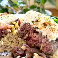 Beef patties topped with cottage cheese 🧀🔥
Nice and juicy every single bite 🤤🥩