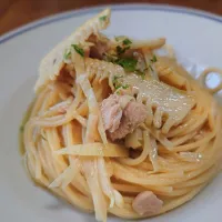 Spaghetti con takenoko e tonno aglio, olio e peperoncin|kazaneさん