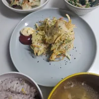 ☆夕飯☆エビニラ餃子、ほうれん草もやしナムル、ジャガイモ唐揚げ、雑穀米、卵スープ|ｼｮｺﾗさん