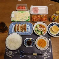 ご飯、焼き餃子、鮪のたたき、酢の物、辛子明太子、キムチ、マカロニサラダ、麦茶、手作りマグカッププリン(夕飯)|enarinさん