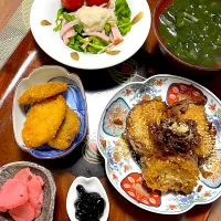 肉巻きご飯　白身魚揚げ　サラダほうれん草サラダ　黒豆　たっぷりわかめ汁　香物