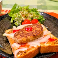 ハンバーグのオープンサンド