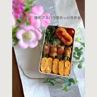 5/14❤︎主人の豚肉のアスパラ巻のっけ丼弁当🌱

＊ 豚肉アスパラ巻
＊ たまご焼き
＊ コーンコロッケ🌽
＊ ほうれん草の胡麻和え|Makinsさん