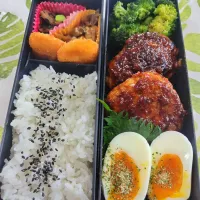 ハンバーグお弁当です✨卵の黄身が、ちょっとやらわかったな〜ｗ|rikako♪。.:＊さん