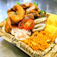 🍱🐷 ミックスフライ弁当 🍤🍱|TakeBooさん