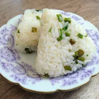せりご飯おむすび|古尾谷りかこさん