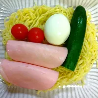 包丁は使わず歯を使うスタイルの冷やし中華