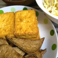豚レバーと厚揚げ焼とキャベツ千切り|時雨さん