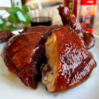 豉油雞（シ ヤウ ガイ）
【醤油チキン】
